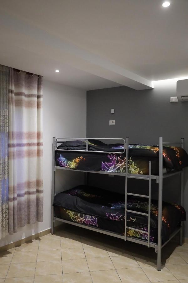 טיראנה Sonche Hostel מראה חיצוני תמונה